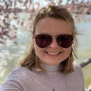 Meet your Posher, Caity